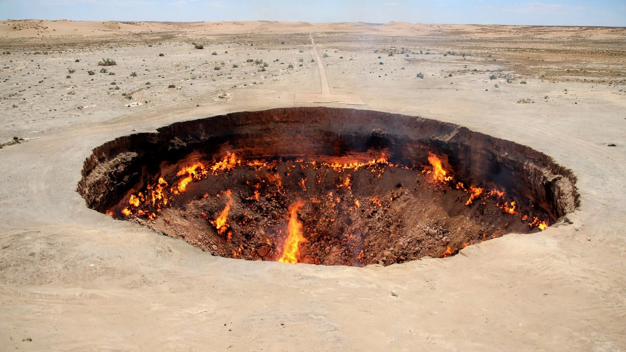 darvaza_crater_daytime darvaza_crater_daytime