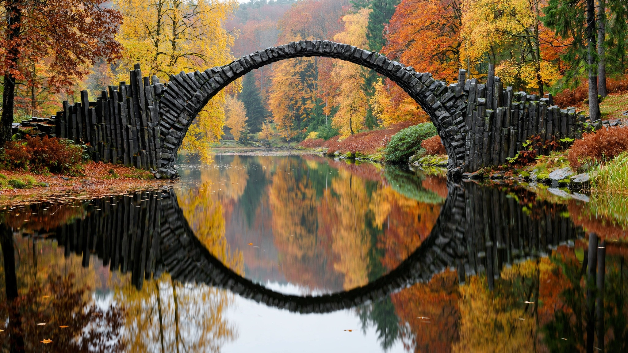 rakotzbruecke_autumn_reflection rakotzbruecke_autumn_reflection